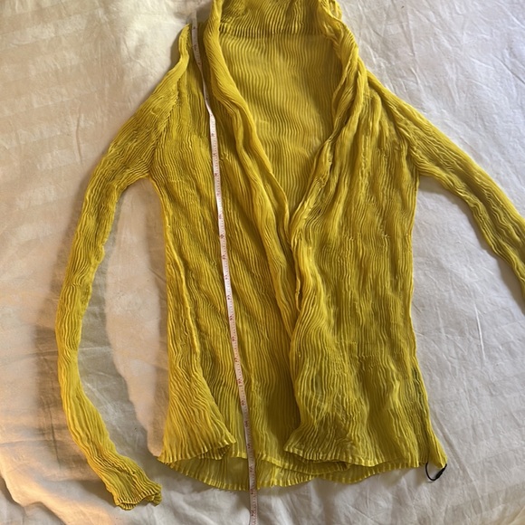Issey Miyake pleats please yellow button down - Picture 7 of 9